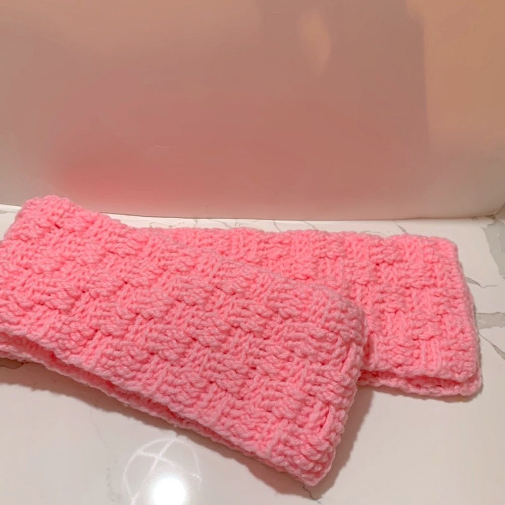Handmade Women’s Girls Hand Knit Thick Pink Winter Scarf - Picture 1 of 5